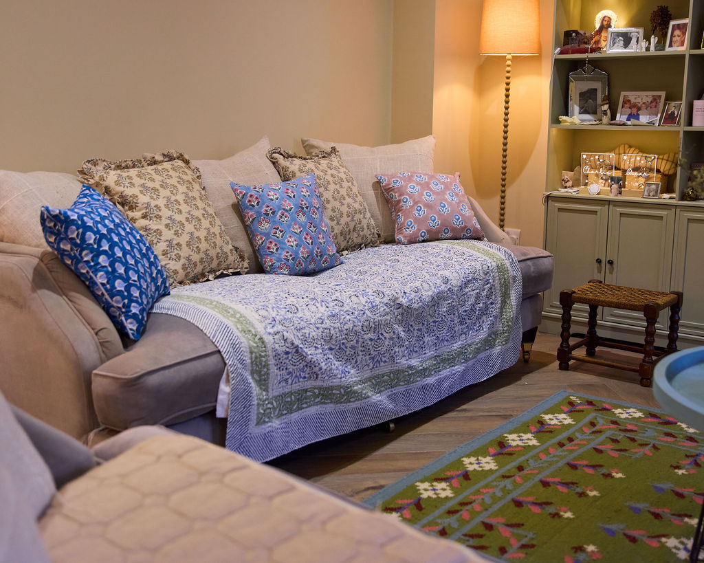Cottage Core Cushion - Motif Indigo Piped