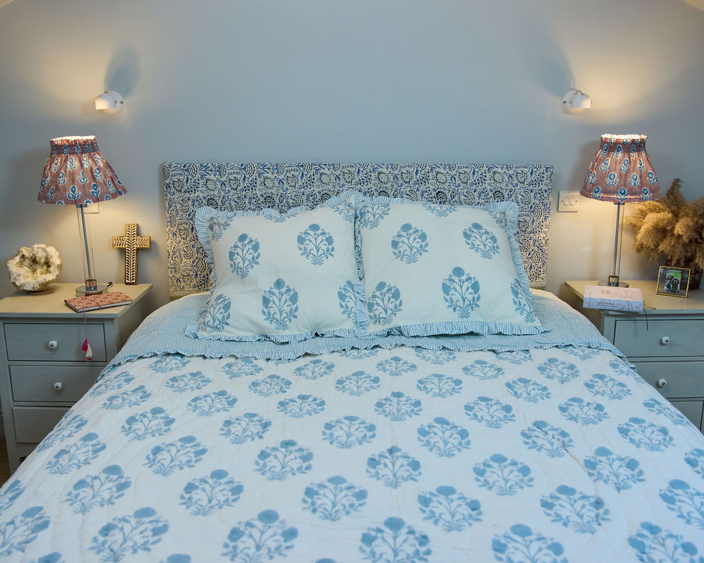 Cotton Razai Quilt — Large Floral, Pale White & Blue (King + Pillow Cases)