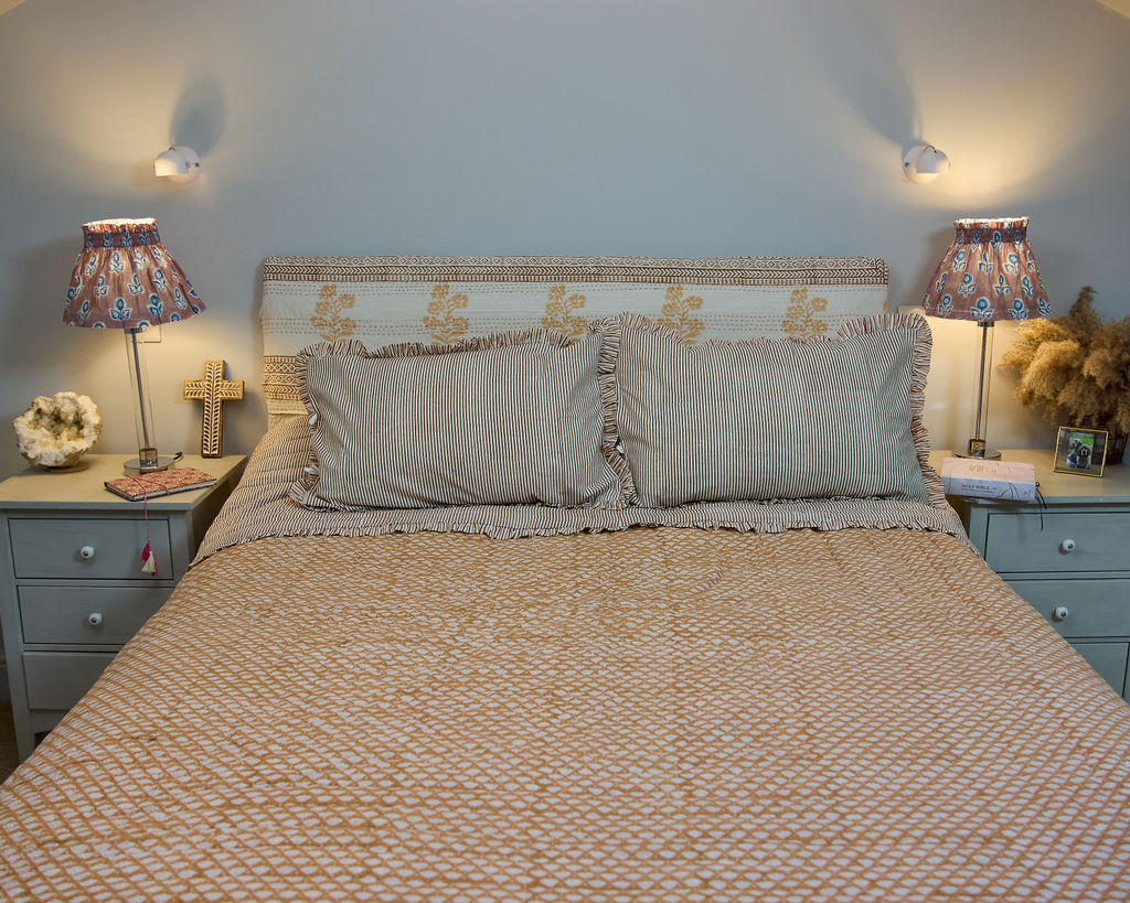 Cottage Light Dolly Cover — Motif Blue Piped Elasticated
