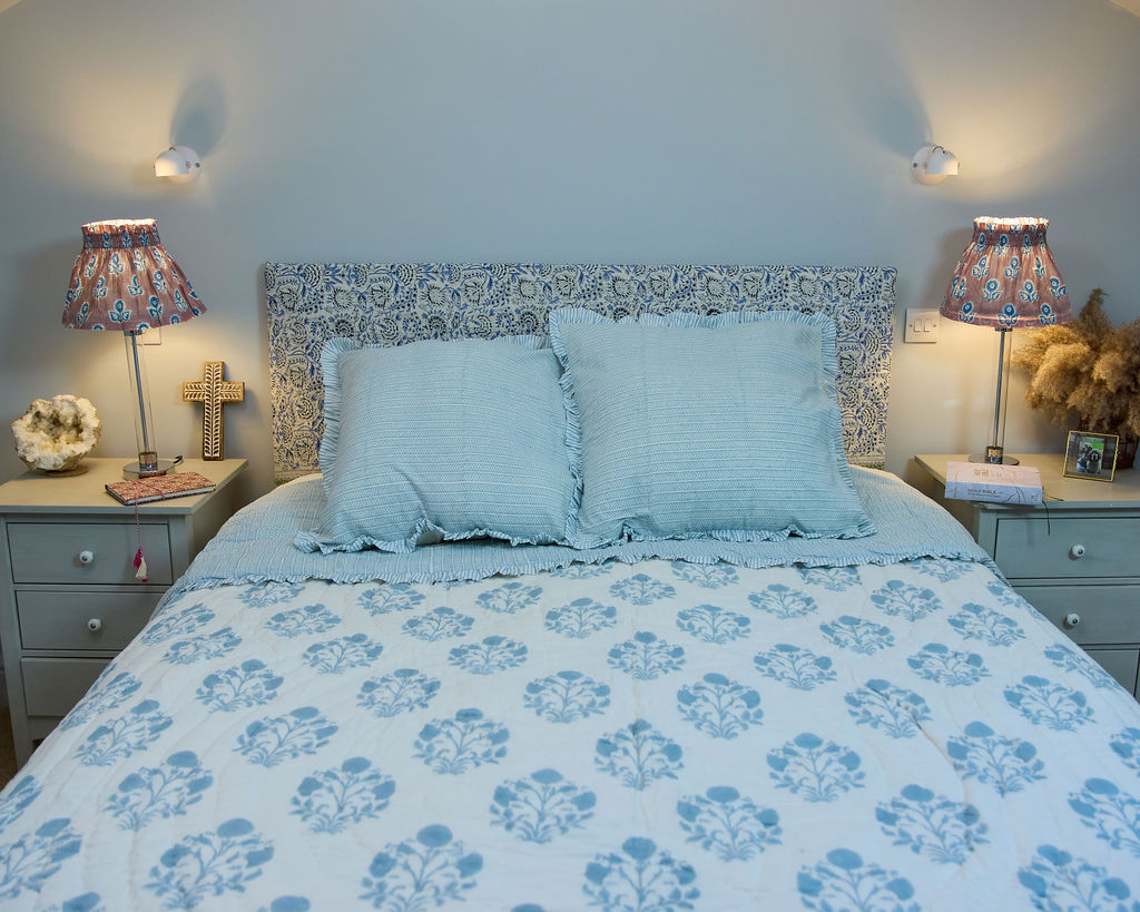 Cotton Razai Quilt — Large Floral, Pale White & Blue (King + Pillow Cases)