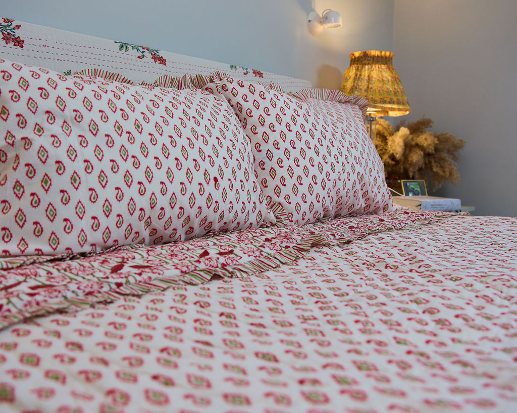 Cotton Razai Quilt — Paisley Floral Red & Green (King + Pillow Cases), size King (229 x 274 cm) + 2 Pillow Cases