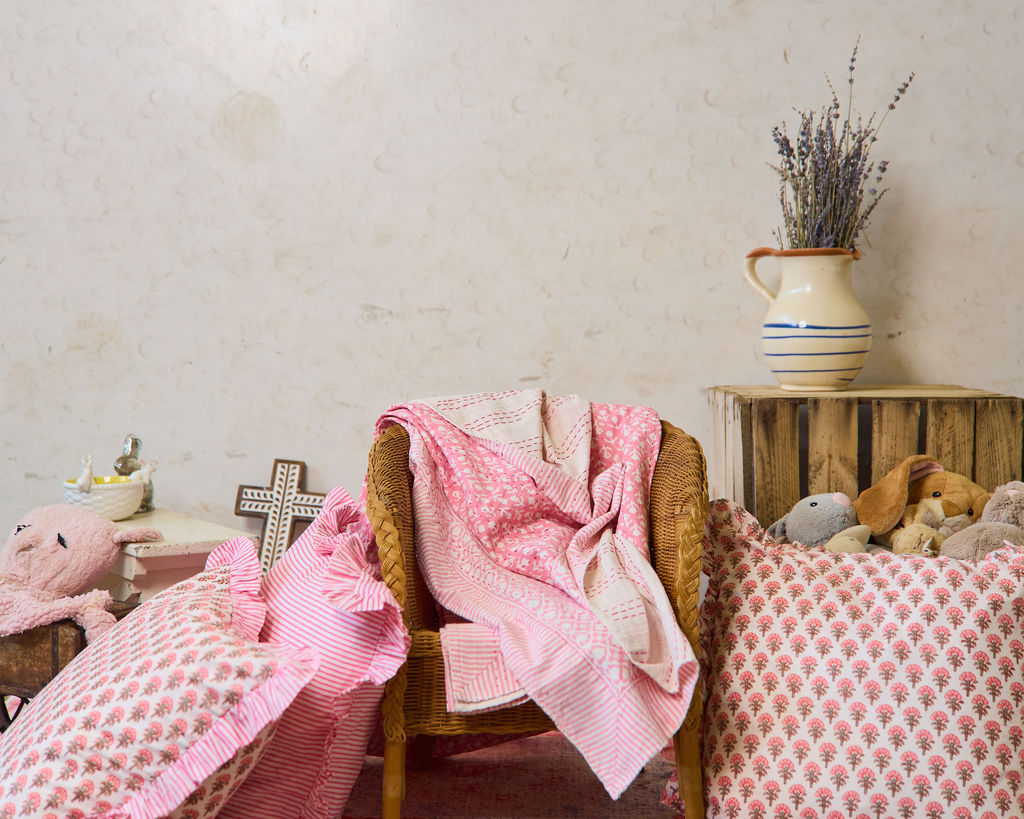 Handcrafted Kantha Throw — Pinks